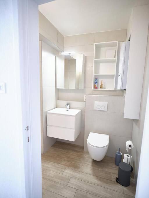 Hugo By The Harbor, Light-Filled And Centrally Located Apartment - Free Parking Oostende Eksteriør bilde