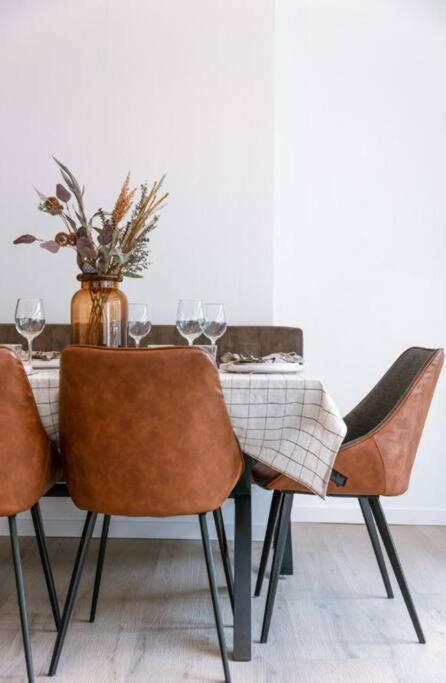 Hugo By The Harbor, Light-Filled And Centrally Located Apartment - Free Parking Oostende Eksteriør bilde