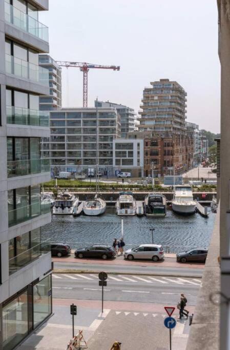 Hugo By The Harbor, Light-Filled And Centrally Located Apartment - Free Parking Oostende Eksteriør bilde